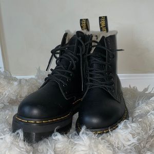 Doc marten platform fur jadon boots. Brand new!